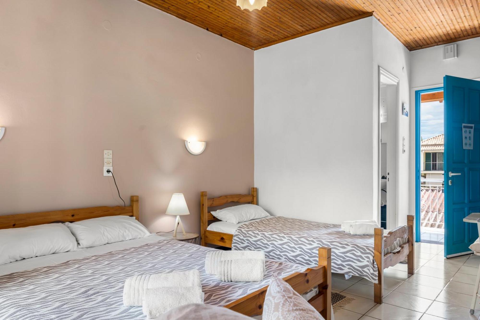 מיקרוס גיאלוס Oceanis Rooms מראה חיצוני תמונה